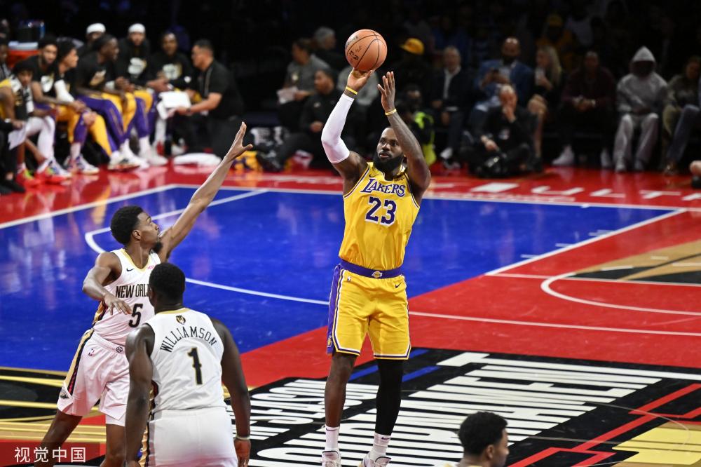 现了足球场 现了足球场