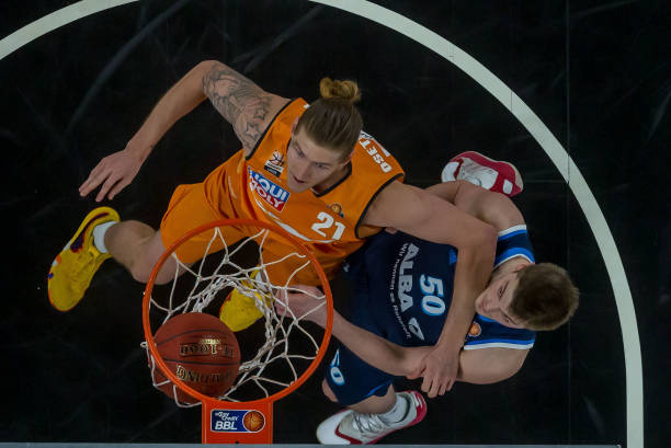 替补球员在 替补球员在